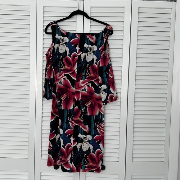 Connected Cold Shoulder 3/4 Sleeve Dress!
FINAL MARKDOWN. - Picture 3 of 7